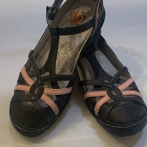 JBU dark blue and Pink Flats 9.5